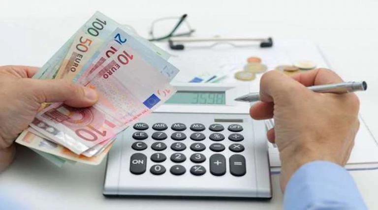 Ελεύθεροι επαγγελματίες: Κοροϊδία η μείωση στις ασφαλιστικές εισφορές